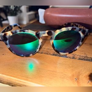 Illesteva Sunglassss tortoise/green